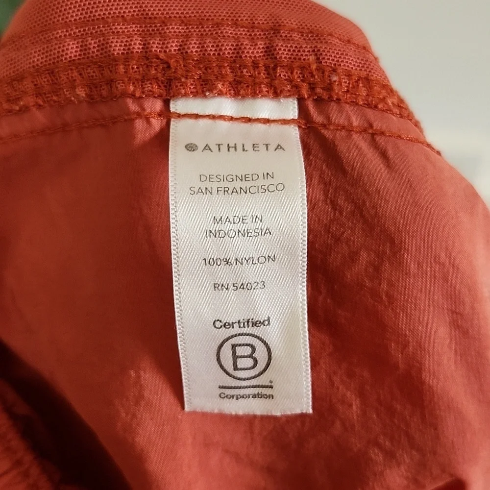 Athleta expedition shorts pull on elastoc waist drawstring women's size 2